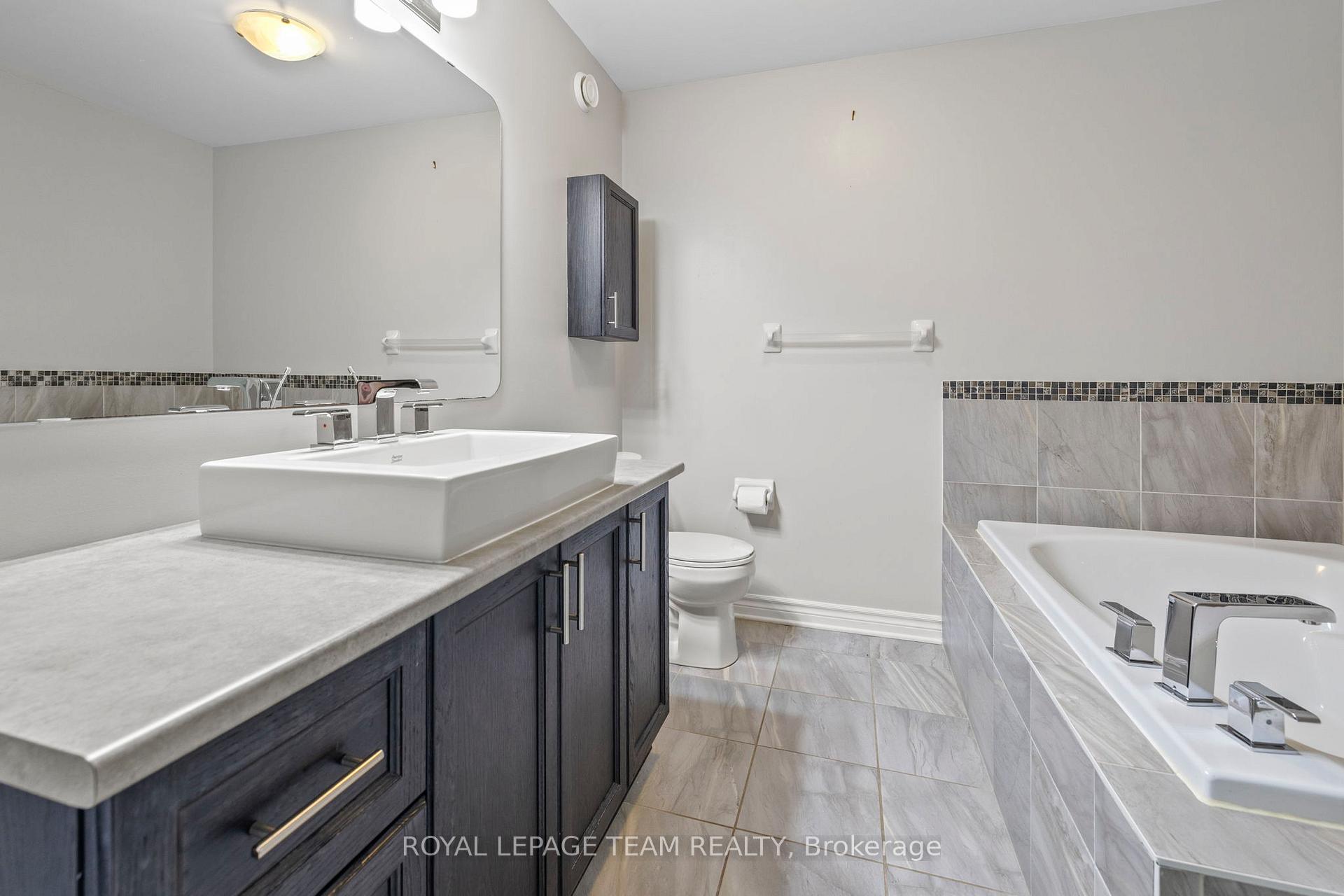 Photo 13 of 624 Moorpark Avenue, Ottawa, Kanata - Emerald Meadows/Trailwest — HOMEH
