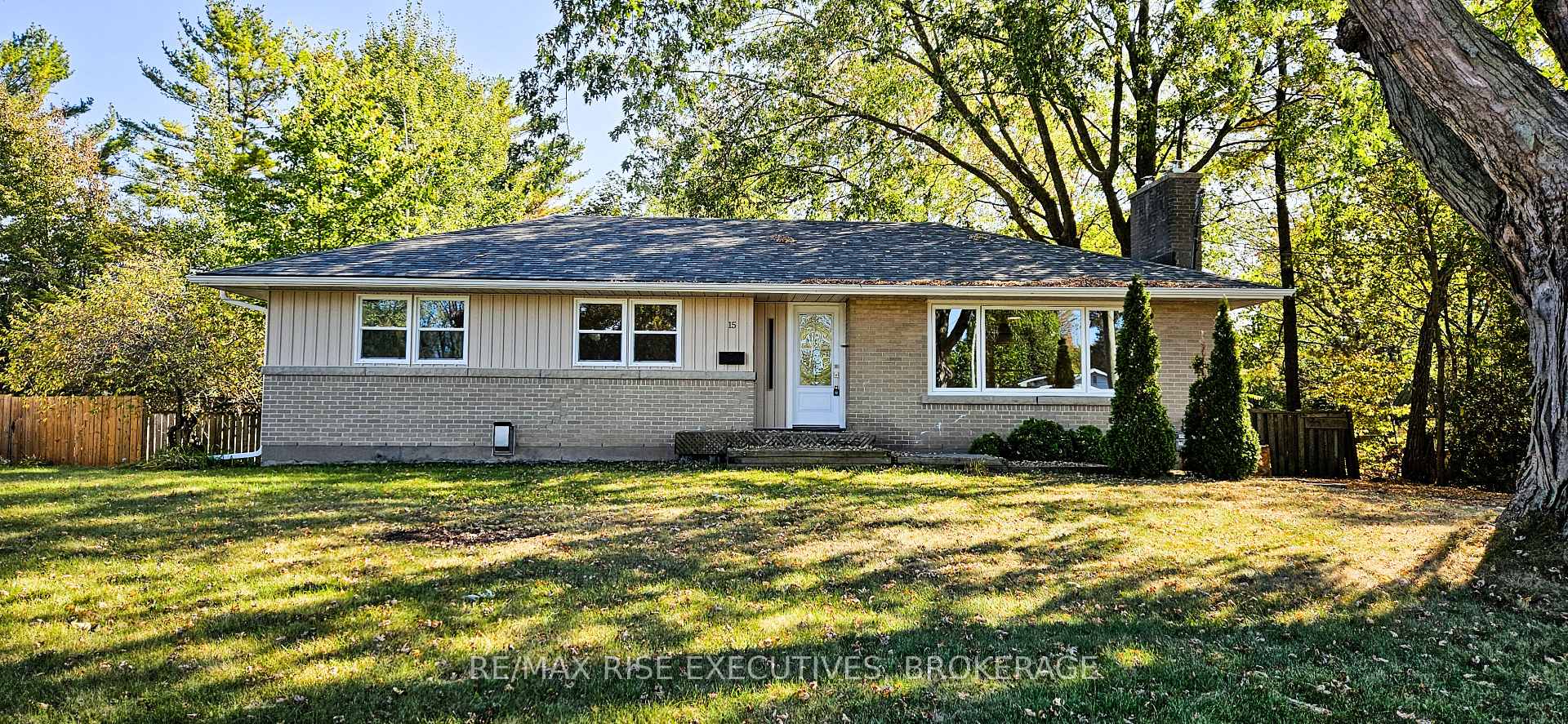 Photo 1 of 15 Loyalist Avenue, Loyalist, Amherstview — HOMEH