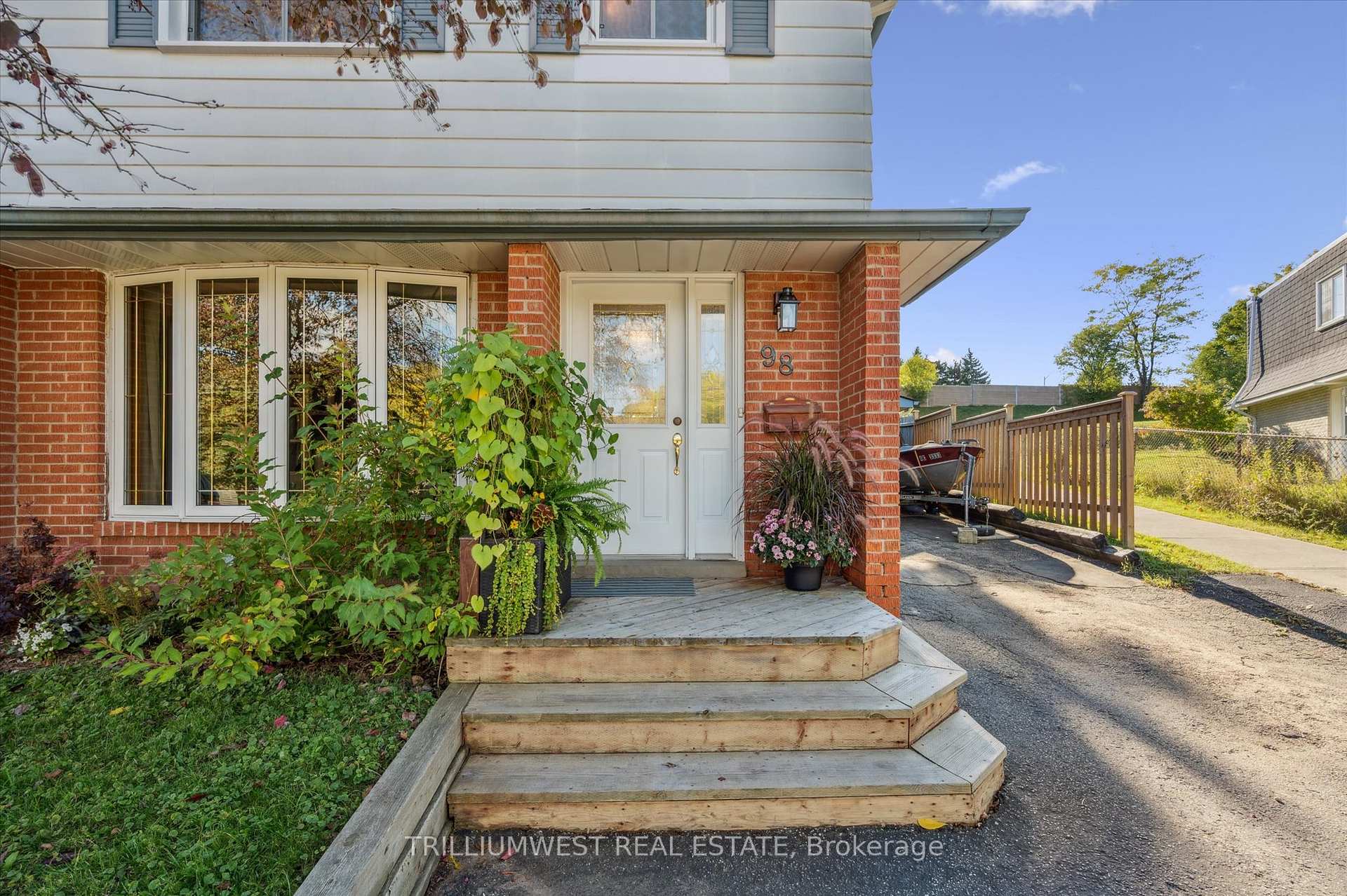 Photo 2 of 98 Shadeland Crescent, Kitchener — HOMEH