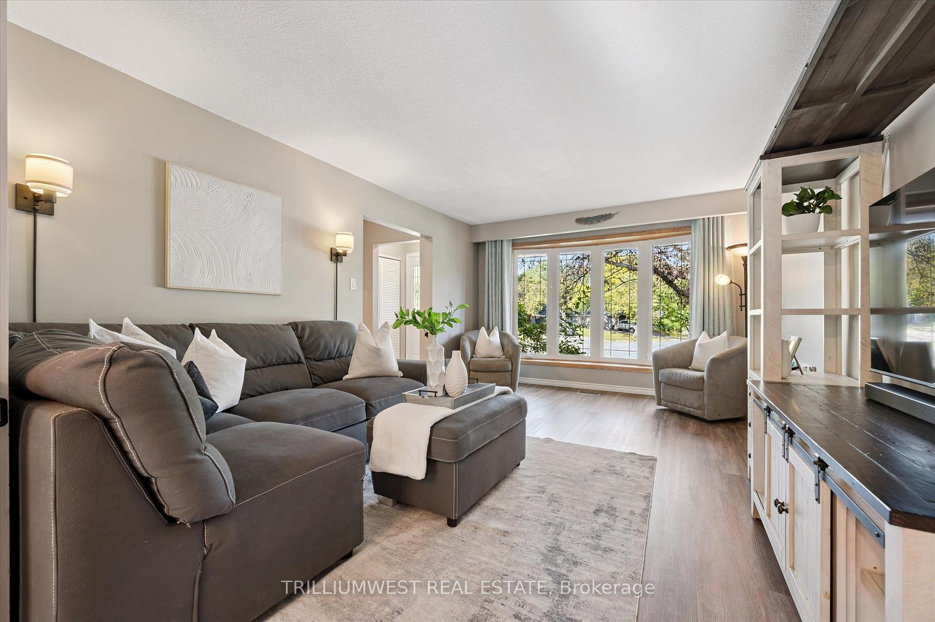 Photo 5 of 98 Shadeland Crescent, Kitchener — HOMEH