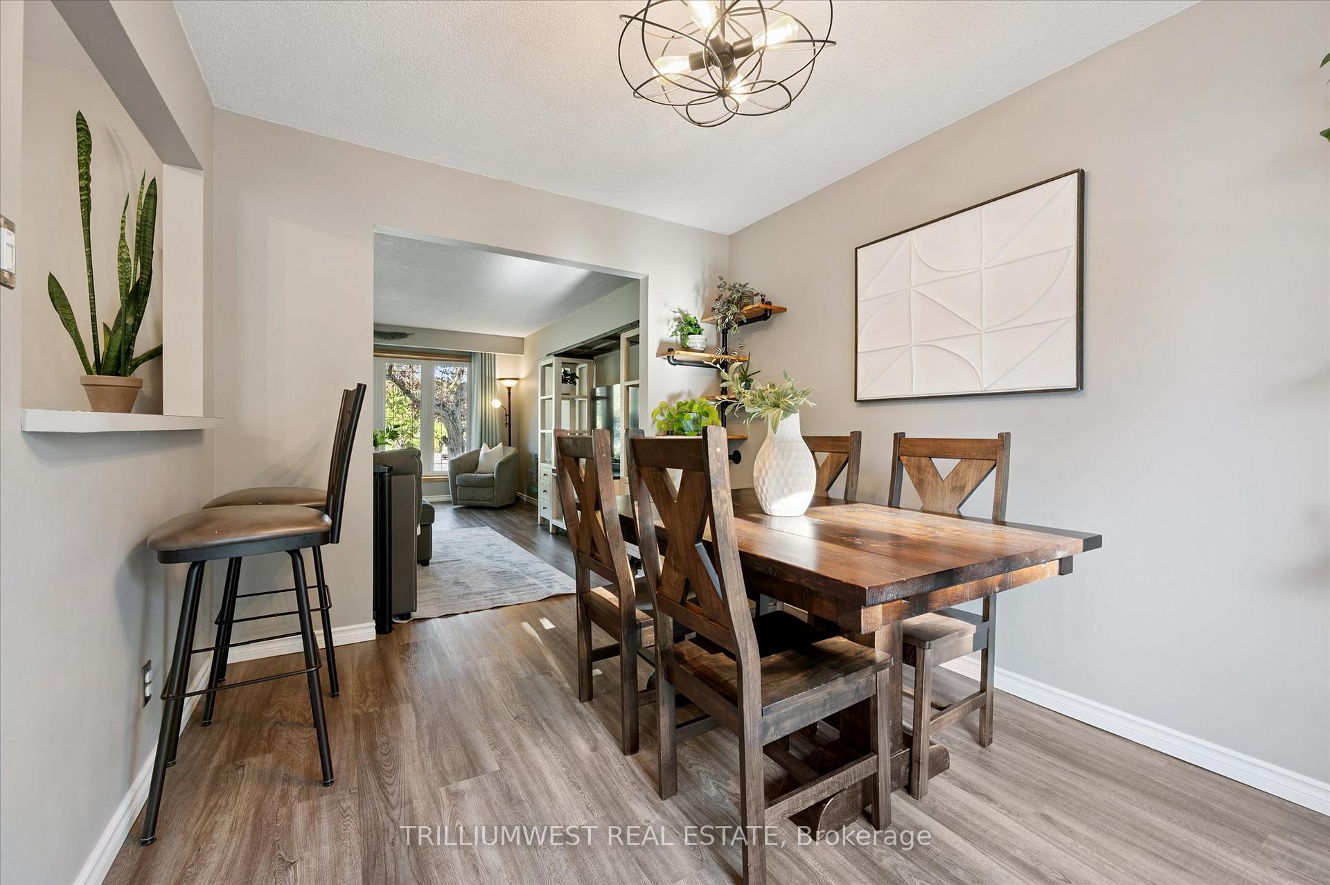 Photo 9 of 98 Shadeland Crescent, Kitchener — HOMEH
