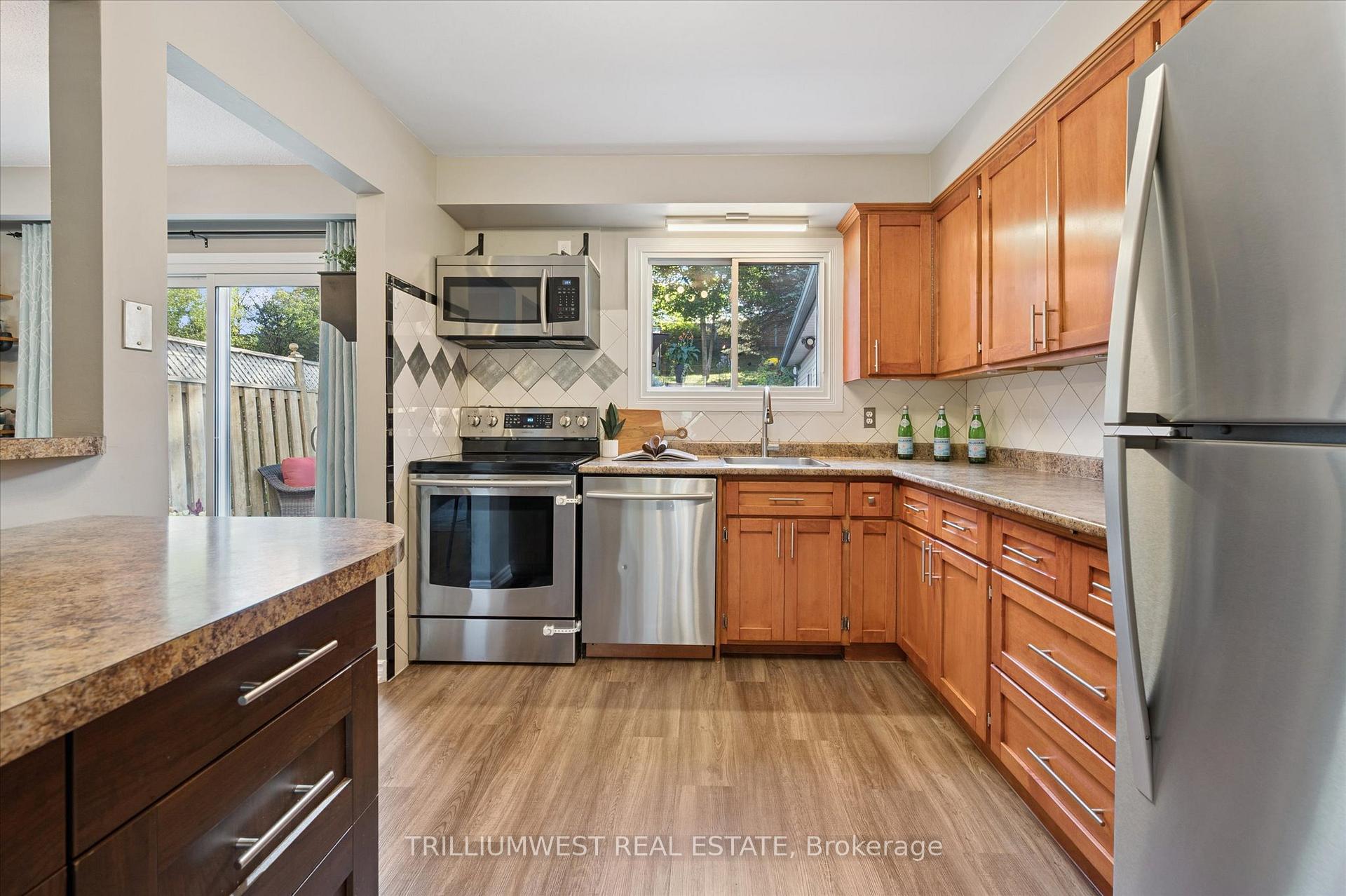 Photo 12 of 98 Shadeland Crescent, Kitchener — HOMEH