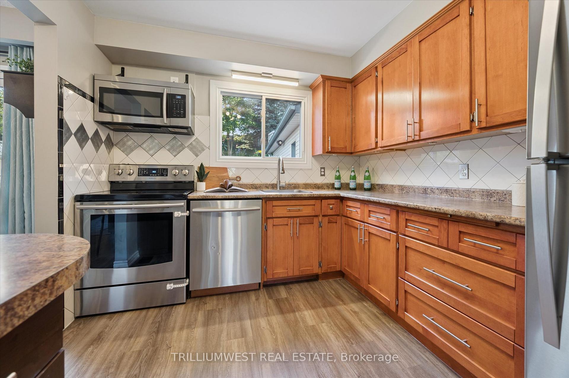 Photo 13 of 98 Shadeland Crescent, Kitchener — HOMEH