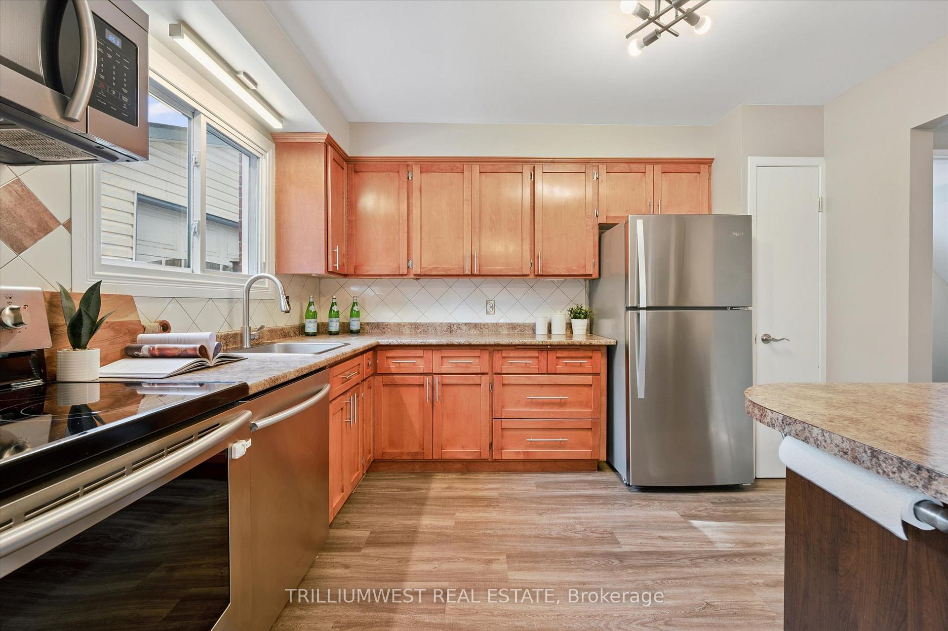 Photo 14 of 98 Shadeland Crescent, Kitchener — HOMEH
