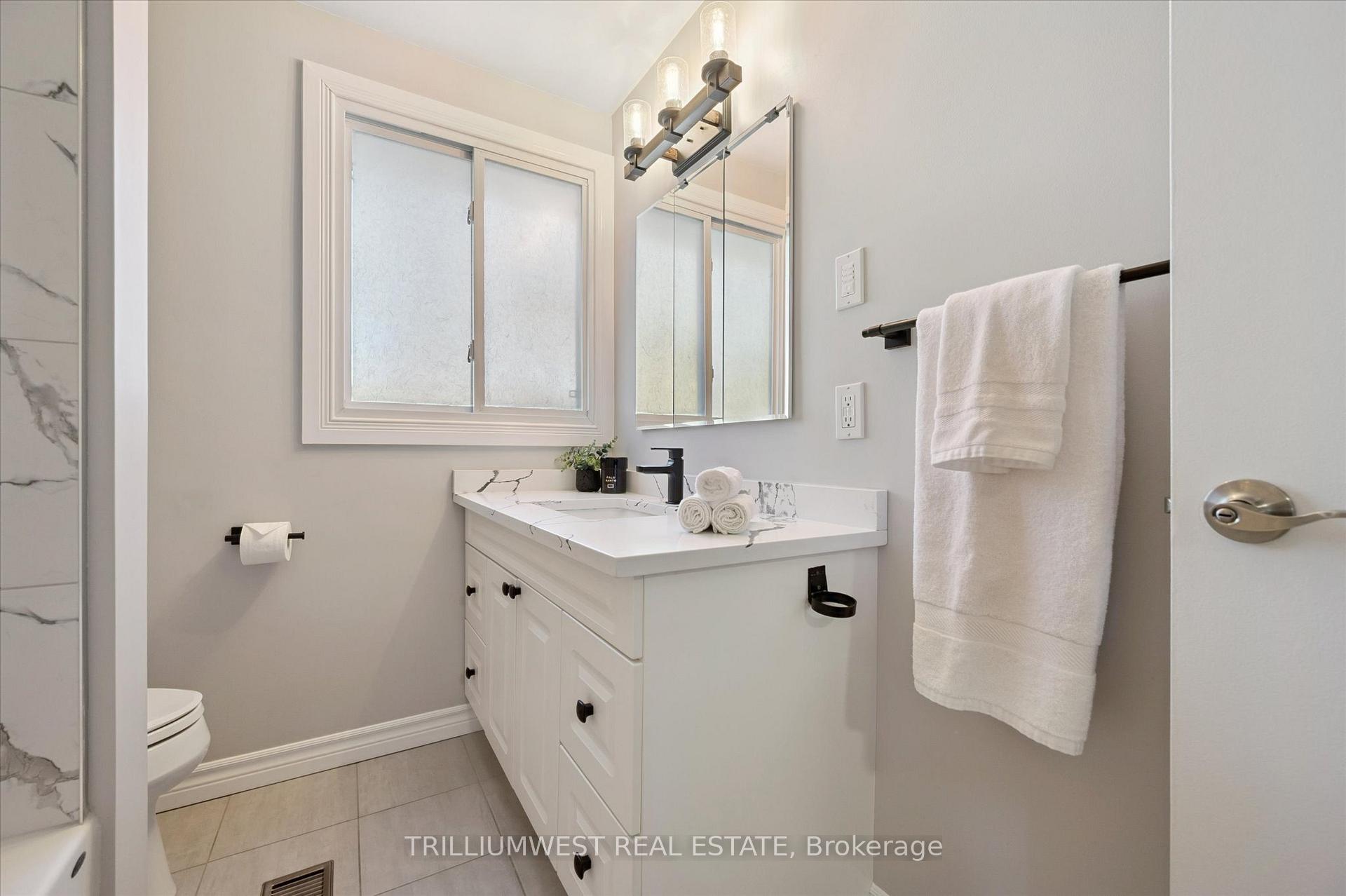 Photo 23 of 98 Shadeland Crescent, Kitchener — HOMEH