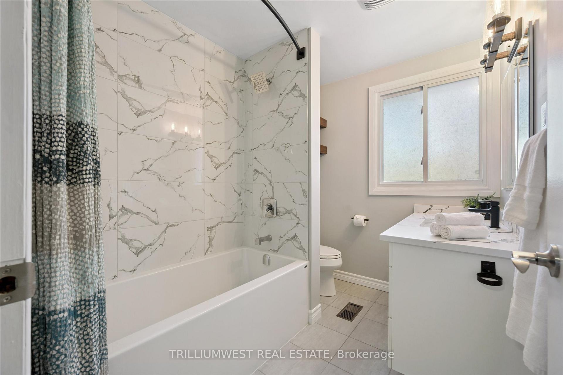 Photo 24 of 98 Shadeland Crescent, Kitchener — HOMEH