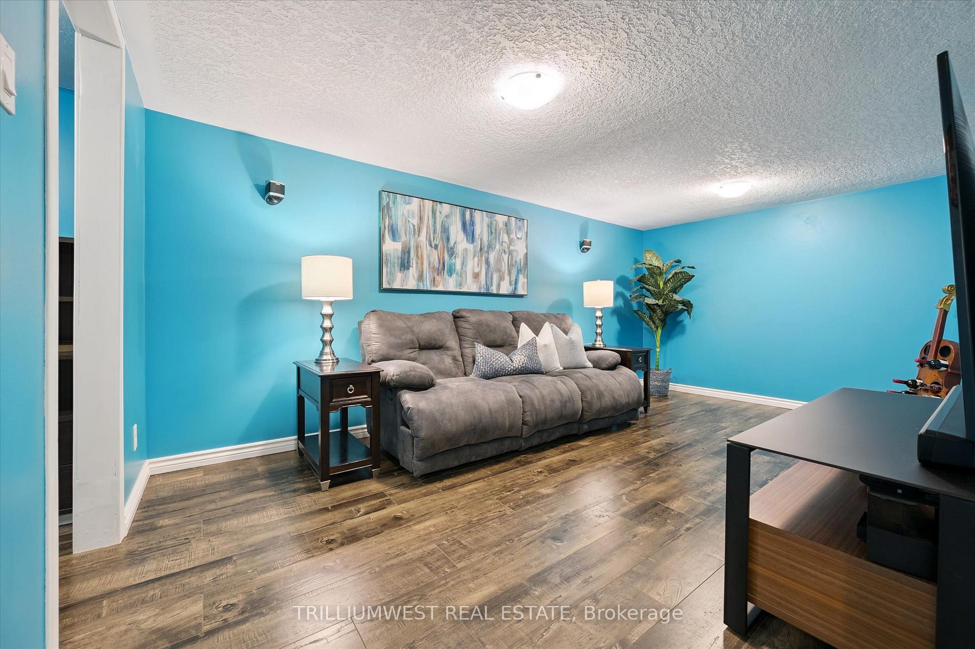 Photo 25 of 98 Shadeland Crescent, Kitchener — HOMEH