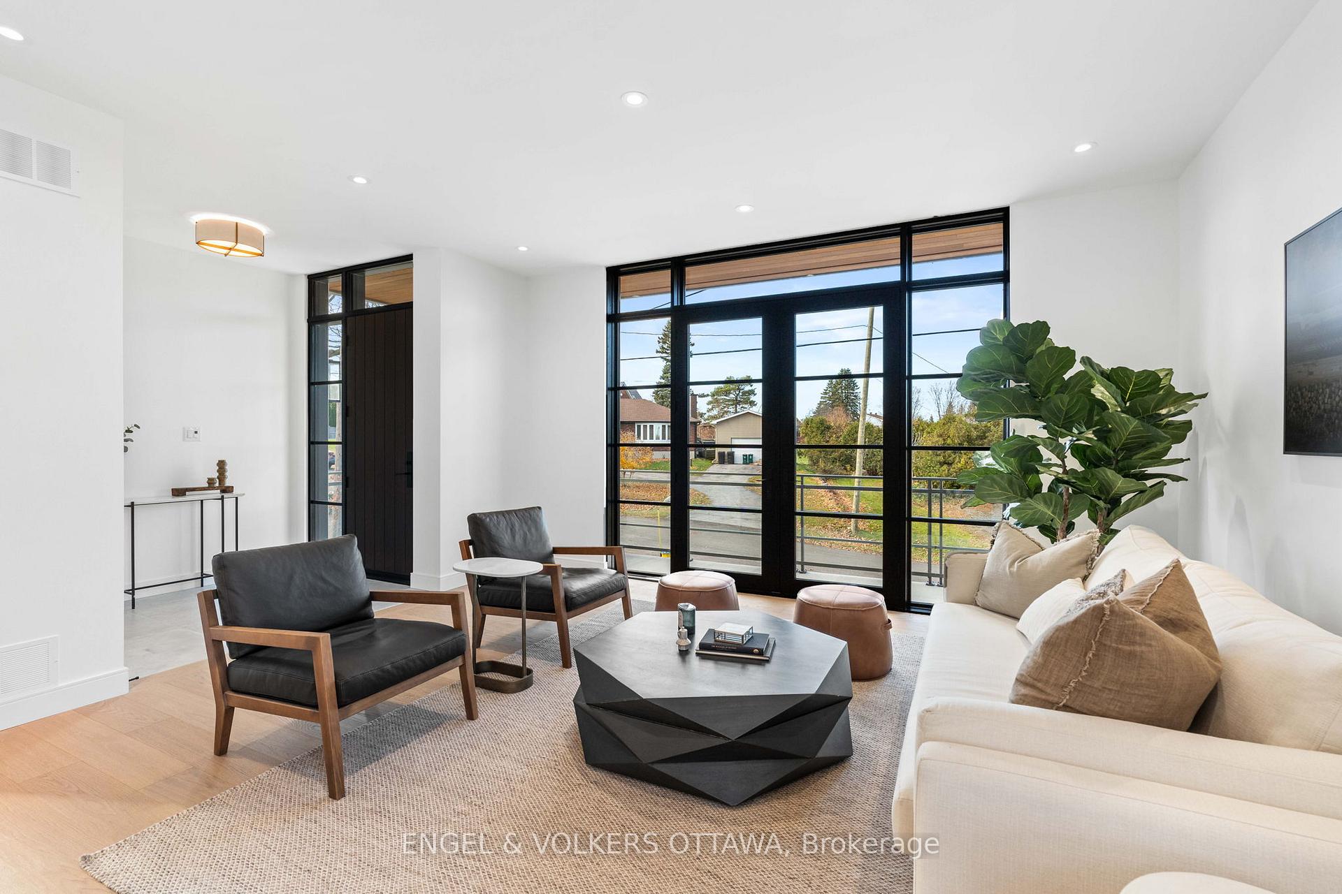 Photo 5 of 1168 Highcroft Drive, Ottawa, Manotick Village & Manotick Estates — HOMEH