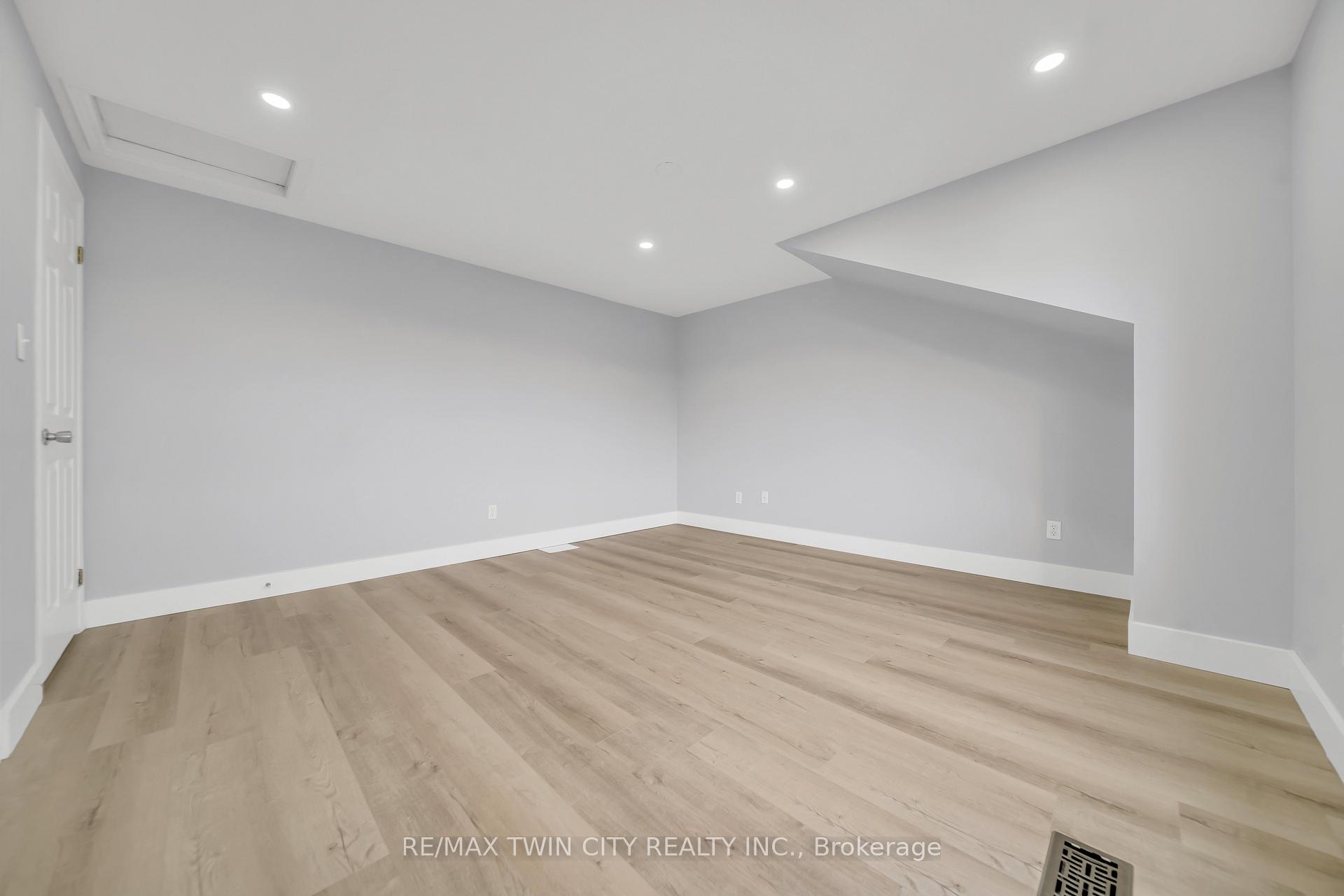Photo 19 of 698 Activa Avenue, Kitchener — HOMEH