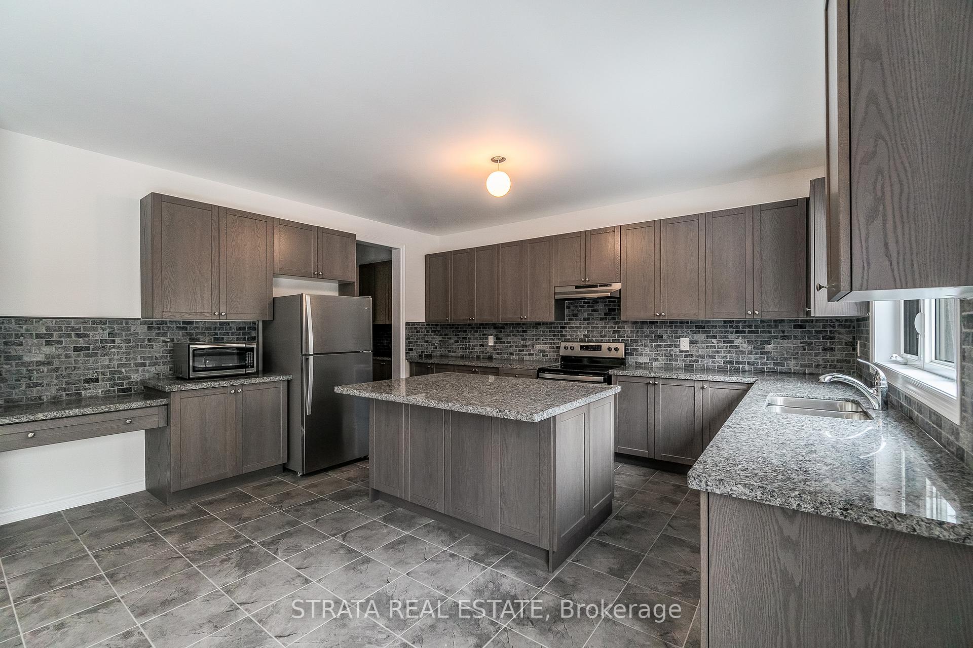 Photo 7 of 1639 Emberton Way, Innisfil, Rural Innisfil — HOMEH