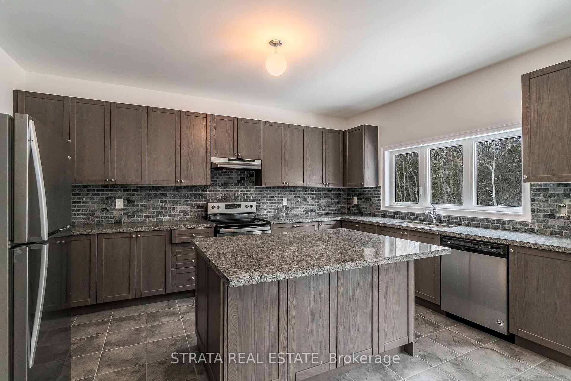 Photo 8 of 1639 Emberton Way, Innisfil, Rural Innisfil — HOMEH