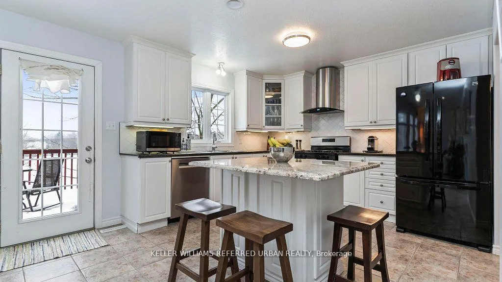 Photo 4 of 847 Garibaldi Avenue, London, North B — HOMEH