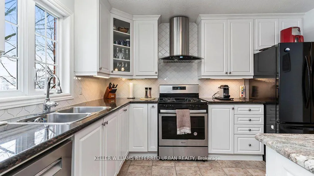 Photo 5 of 847 Garibaldi Avenue, London, North B — HOMEH