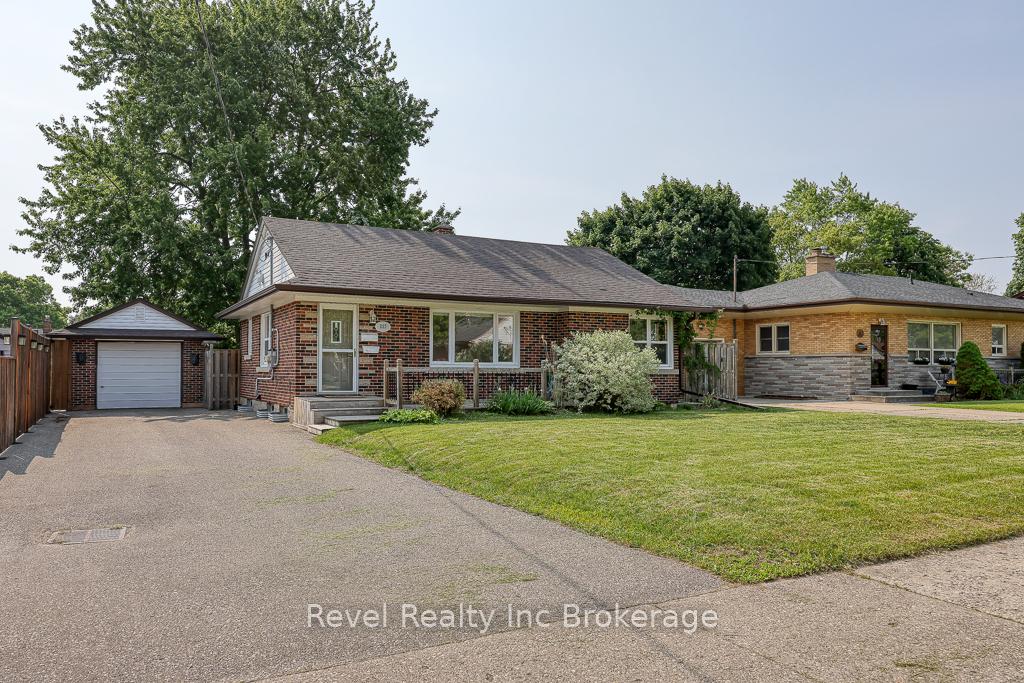 Photo 2 of Unit A, 157 Ninth Avenue, Kitchener — HOMEH