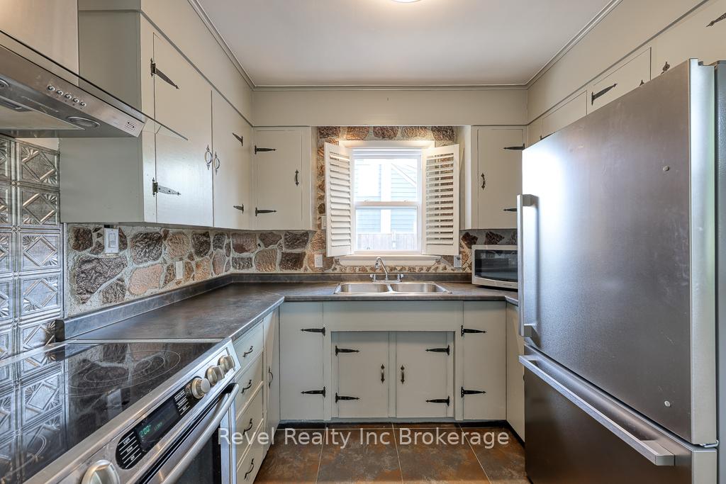 Photo 12 of Unit A, 157 Ninth Avenue, Kitchener — HOMEH