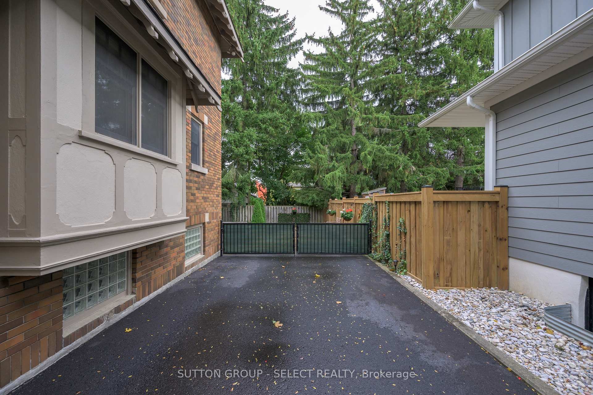 Photo 6 of 404 Wortley Road, London, South G — HOMEH