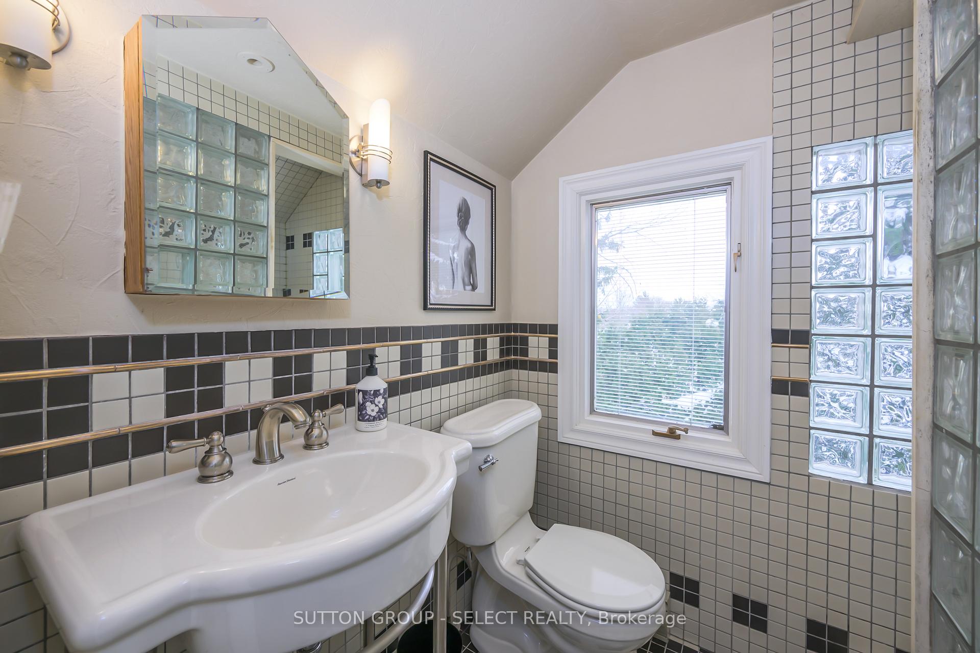 Photo 36 of 404 Wortley Road, London, South G — HOMEH
