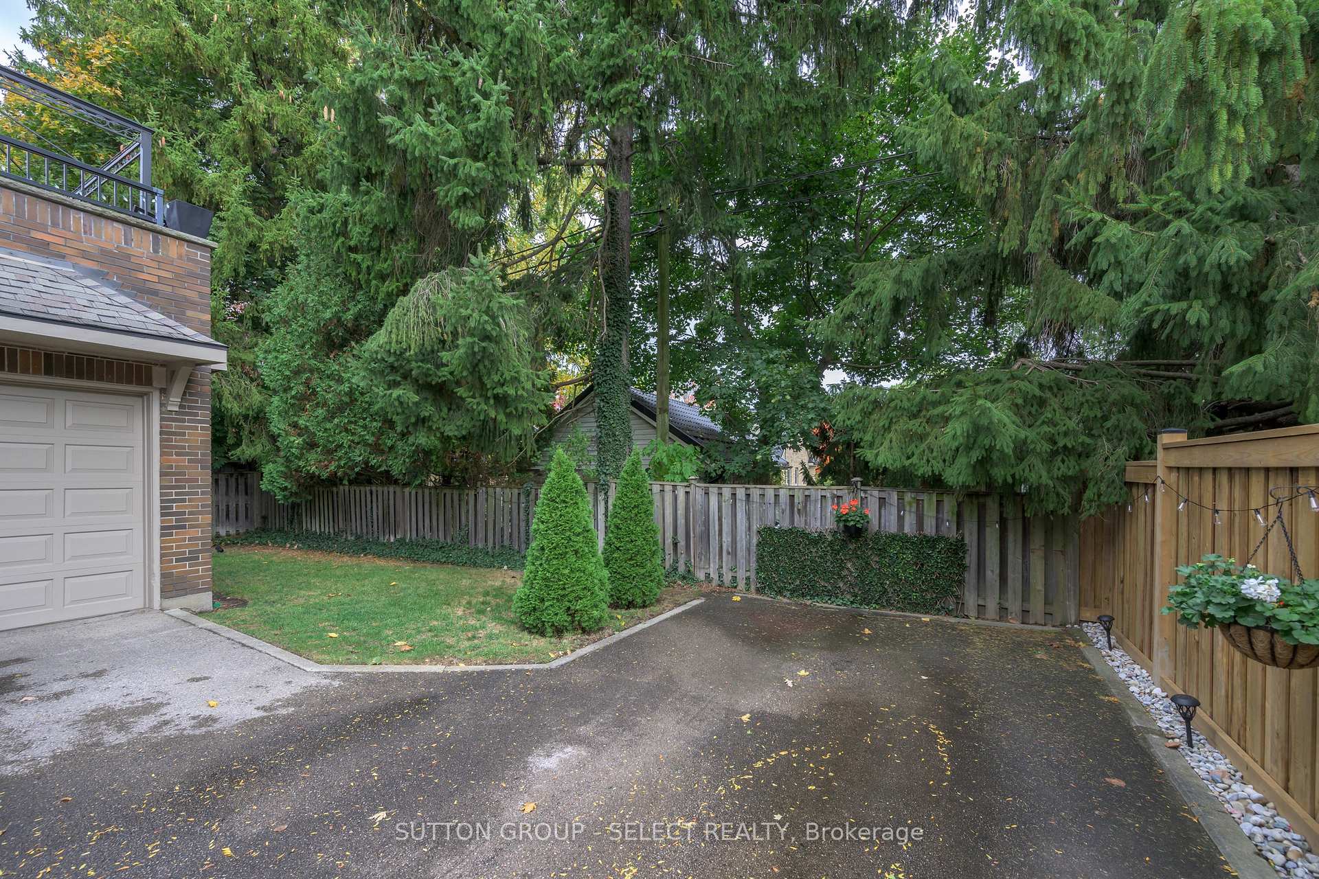 Photo 45 of 404 Wortley Road, London, South G — HOMEH