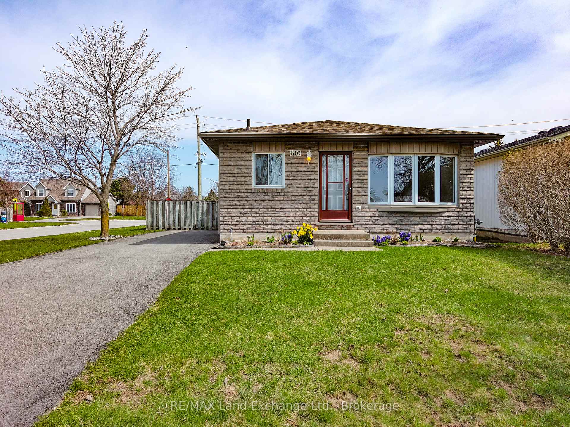 Photo 3 of 816 Andrew Malcolm Drive, Kincardine — HOMEH