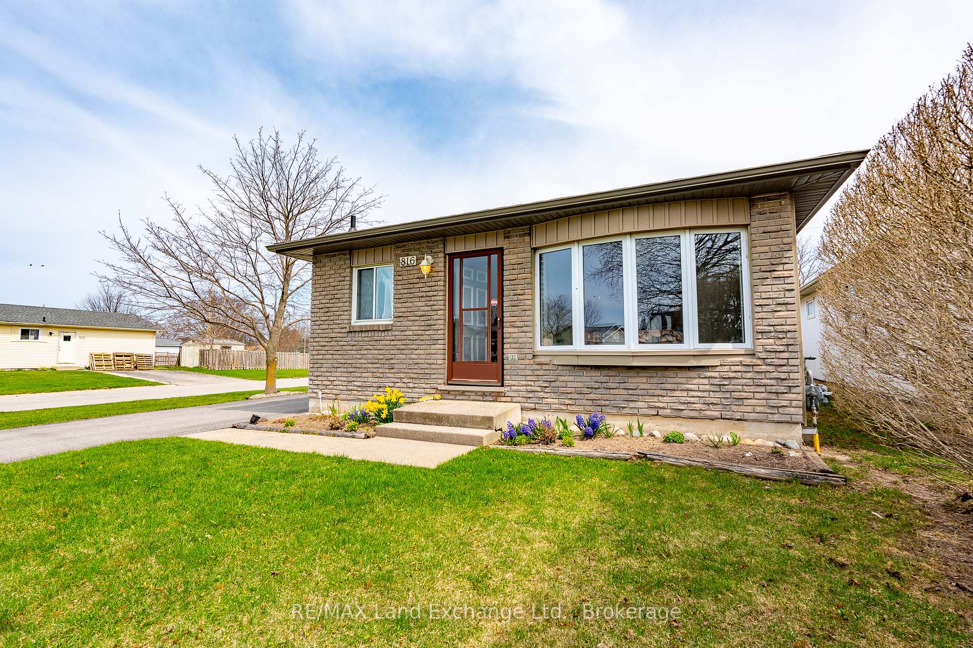 Photo 5 of 816 Andrew Malcolm Drive, Kincardine — HOMEH
