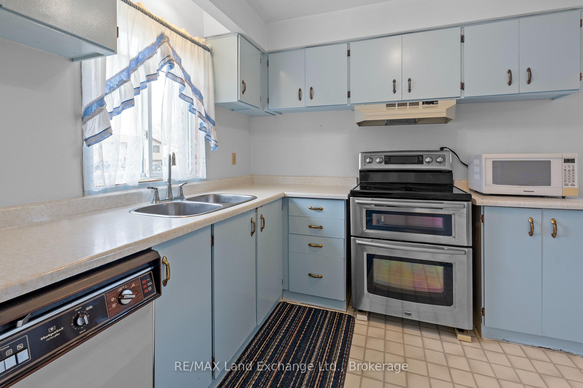 Photo 9 of 816 Andrew Malcolm Drive, Kincardine — HOMEH