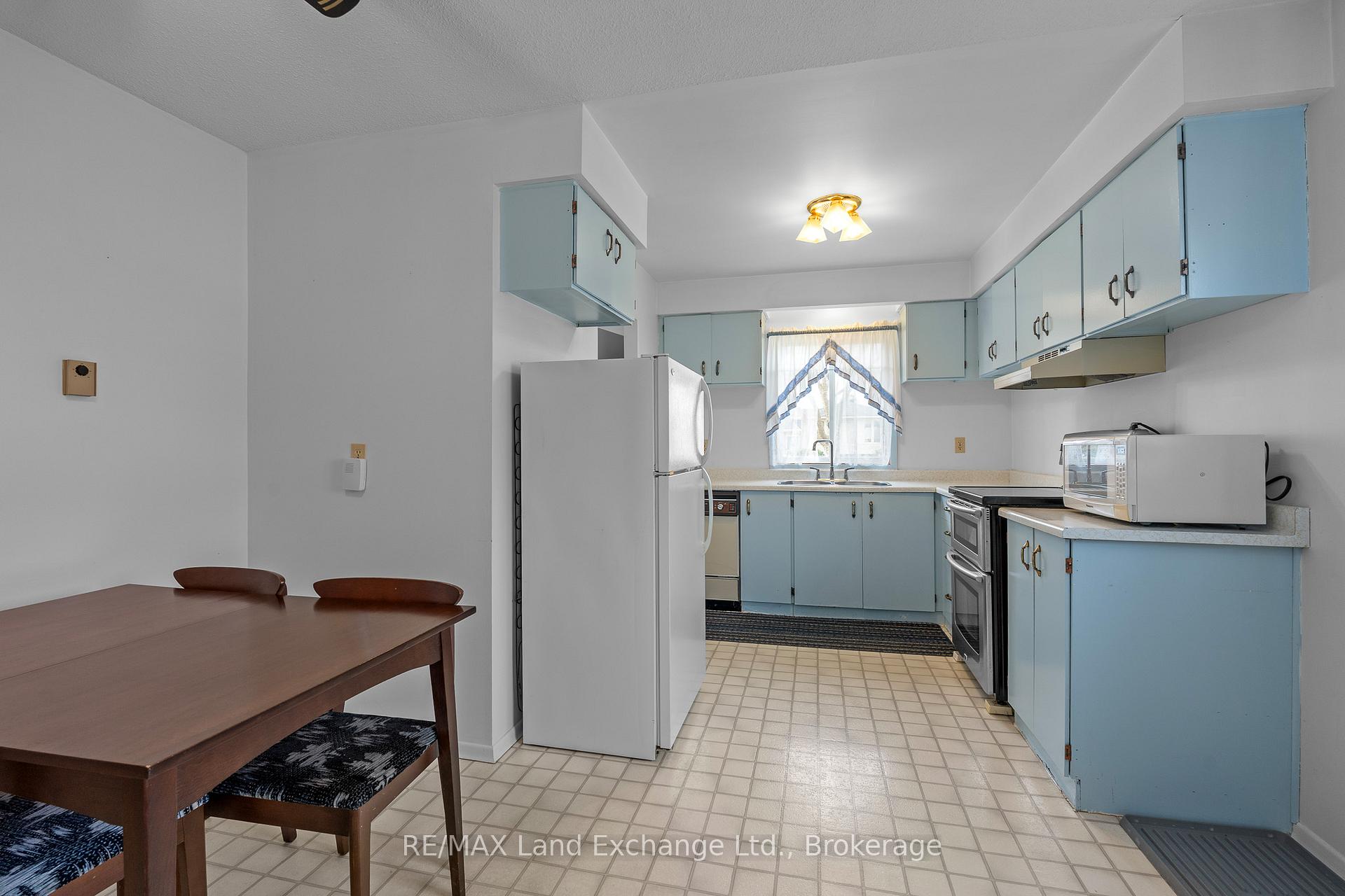 Photo 10 of 816 Andrew Malcolm Drive, Kincardine — HOMEH