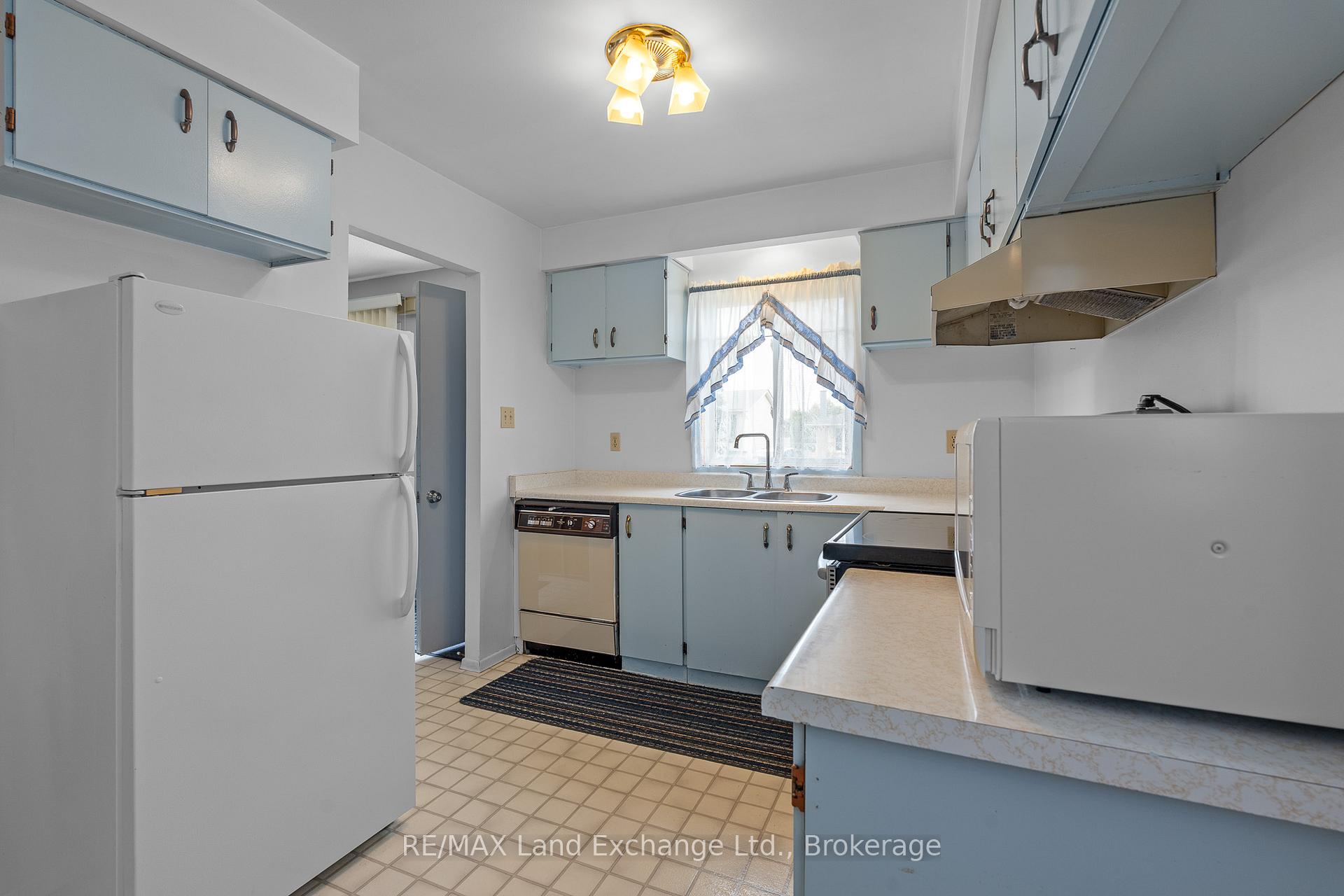 Photo 11 of 816 Andrew Malcolm Drive, Kincardine — HOMEH