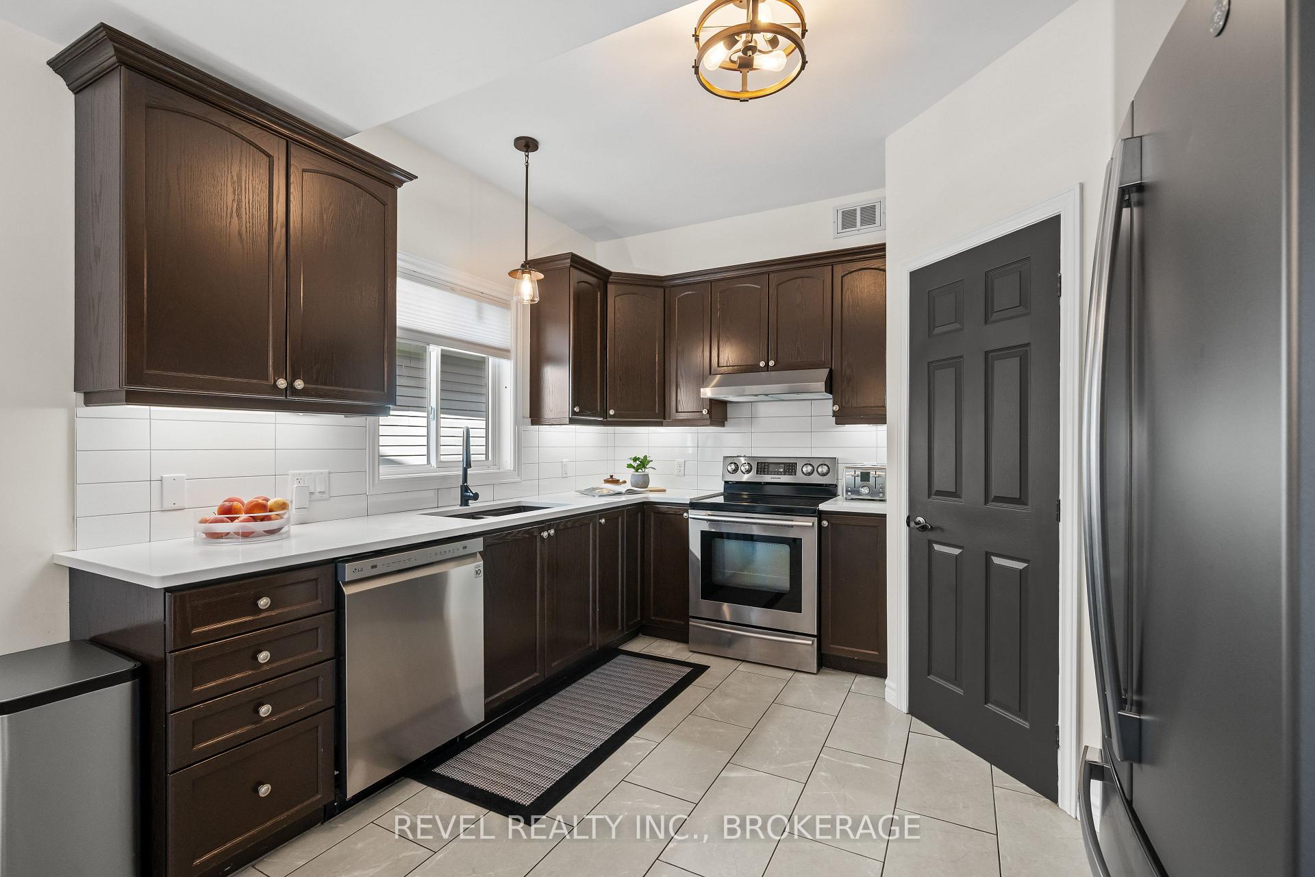 Photo 14 of 102 Mcdonough Crescent, Loyalist, Amherstview — HOMEH