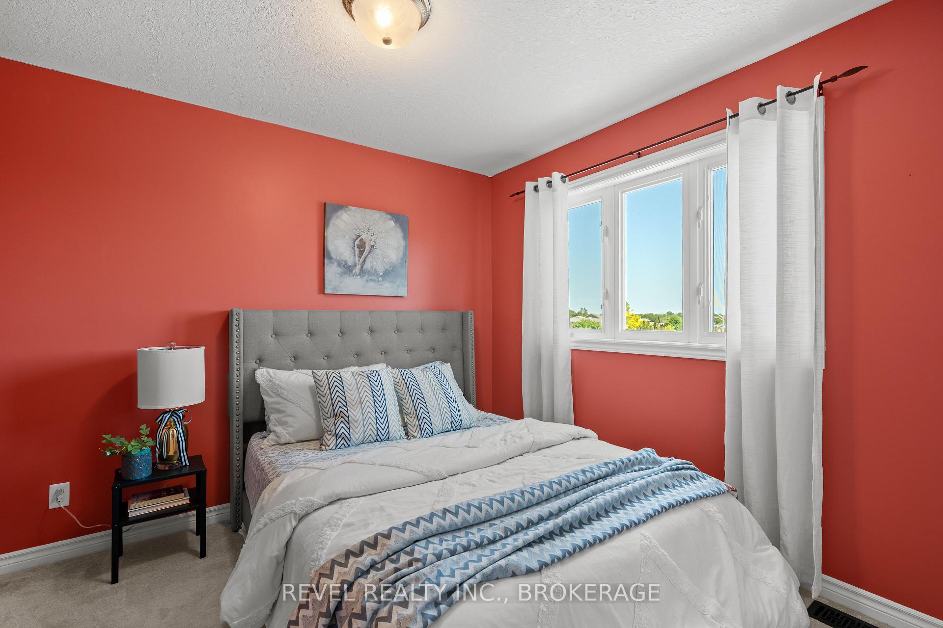 Photo 17 of 102 Mcdonough Crescent, Loyalist, Amherstview — HOMEH