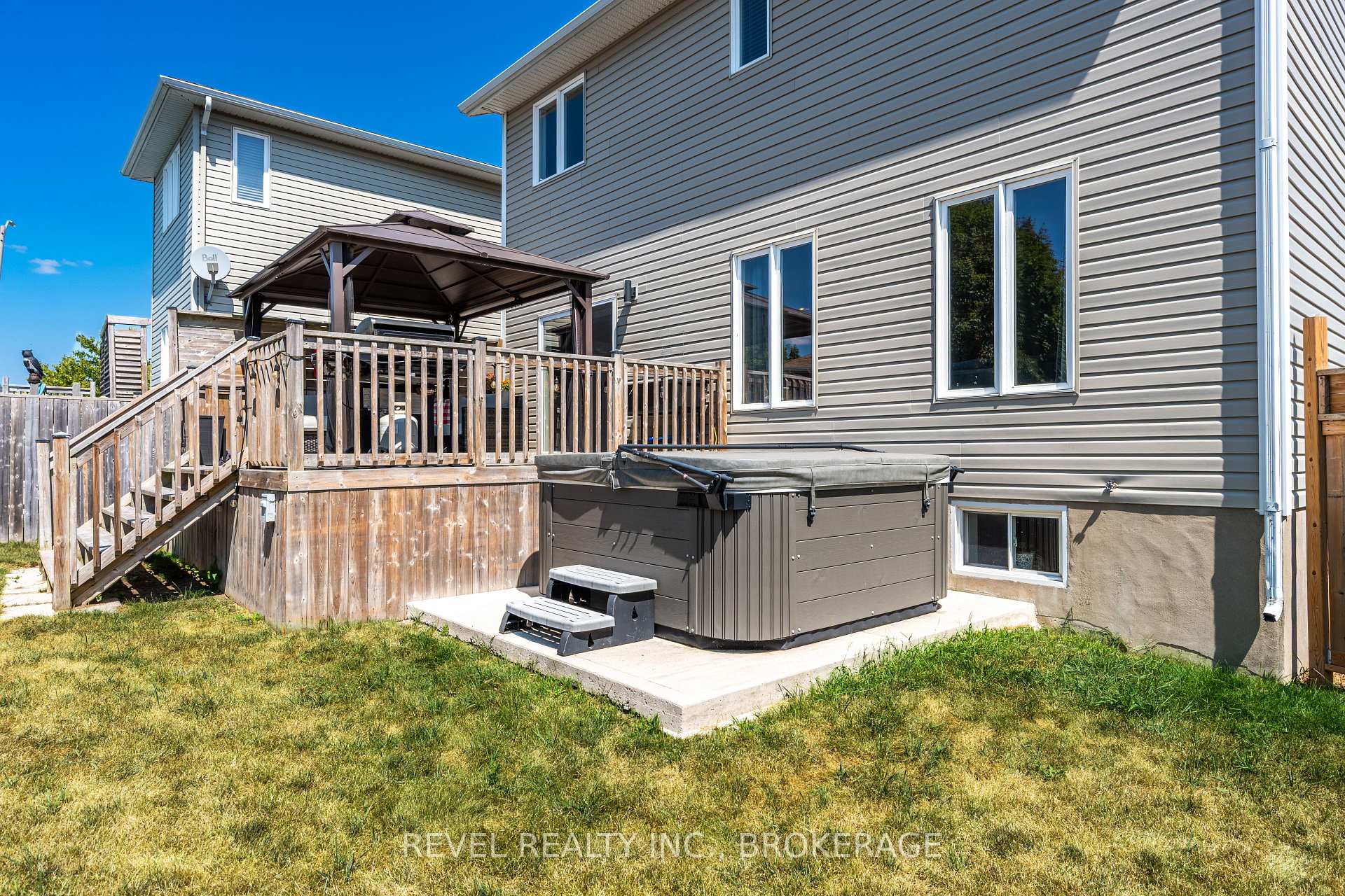 Photo 35 of 102 Mcdonough Crescent, Loyalist, Amherstview — HOMEH
