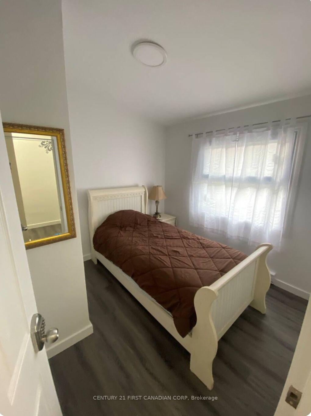 Photo 6 of Unit 2, 292 Simcoe Street, London, East K — HOMEH