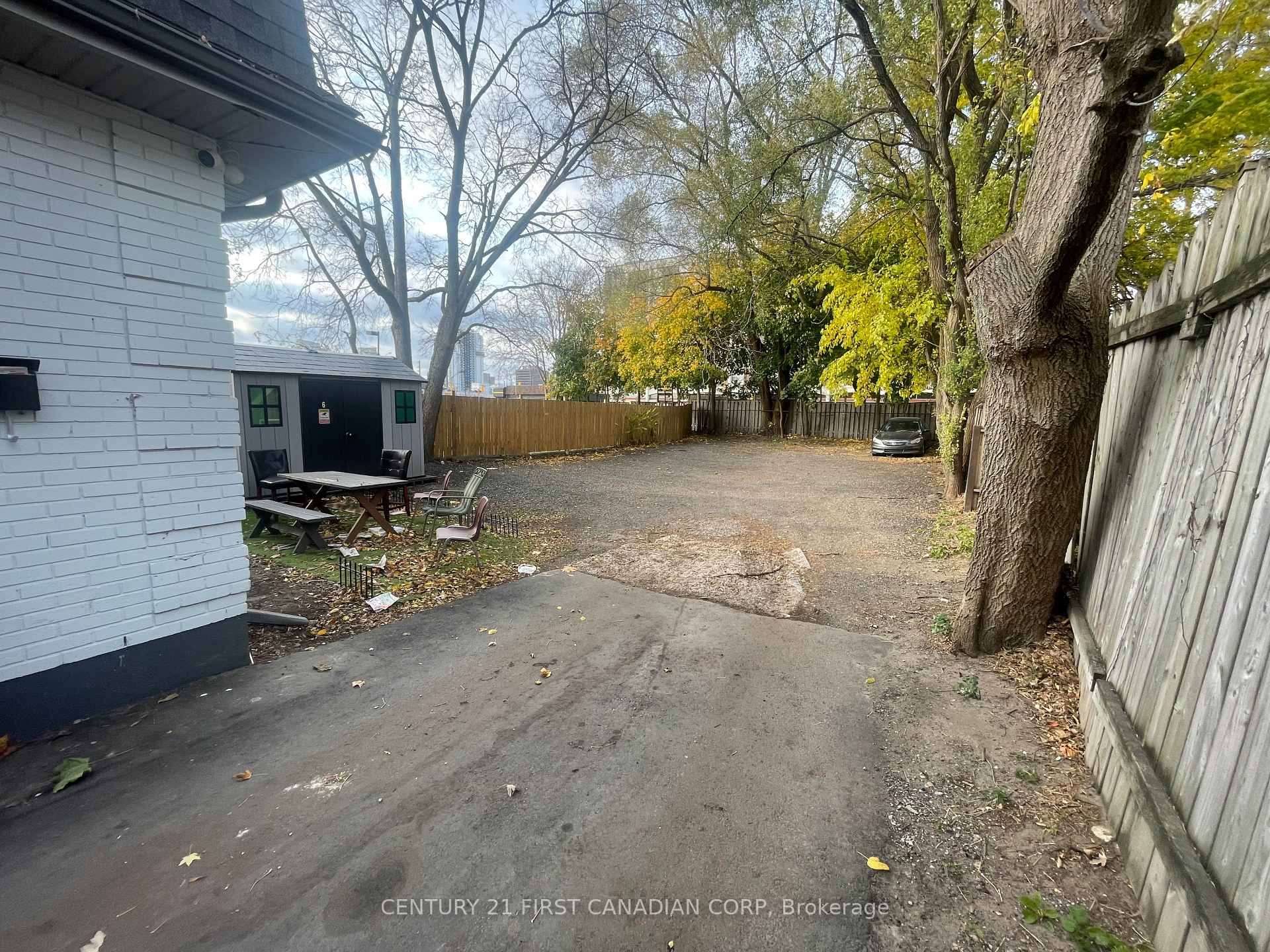 Photo 11 of Unit 2, 292 Simcoe Street, London, East K — HOMEH