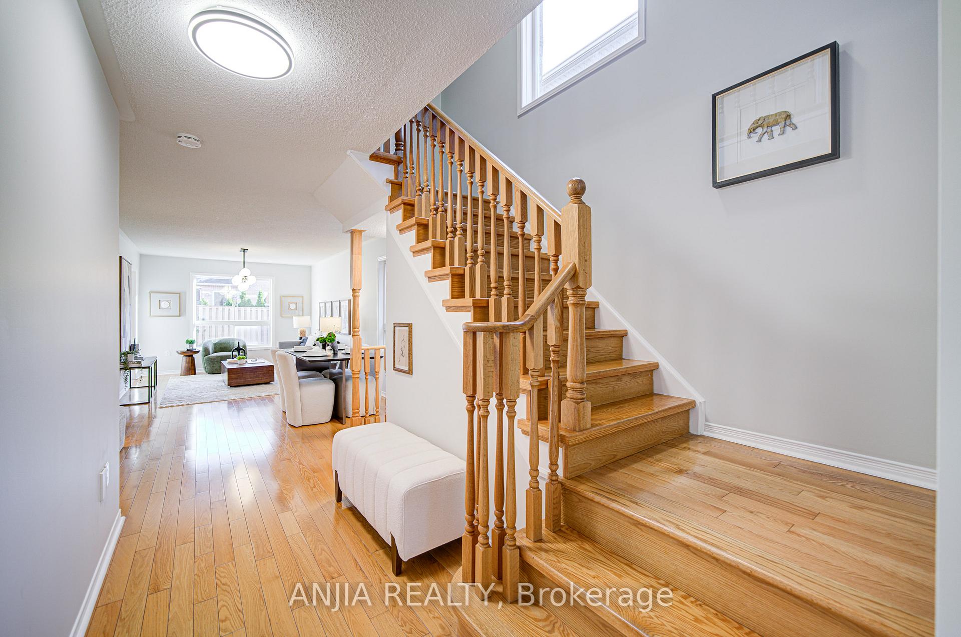 Photo 3 of 53 Devonwood Drive, Markham, Berczy — HOMEH