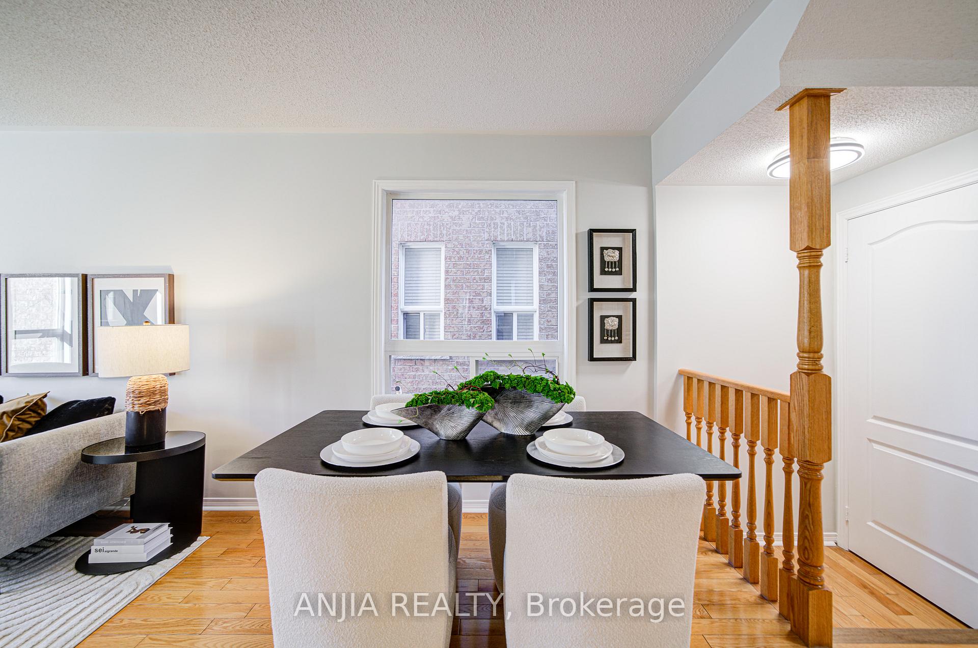 Photo 4 of 53 Devonwood Drive, Markham, Berczy — HOMEH