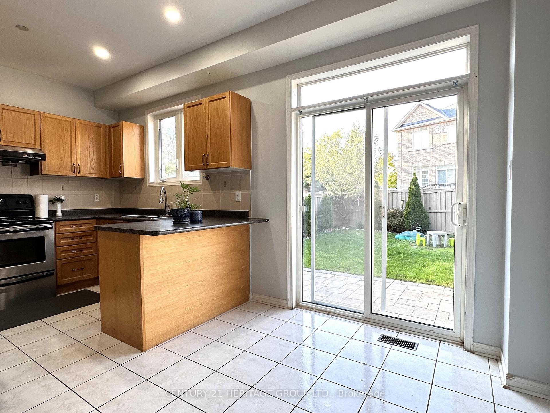 Photo 10 of 28 Voysey Way, Markham, Cedarwood — HOMEH