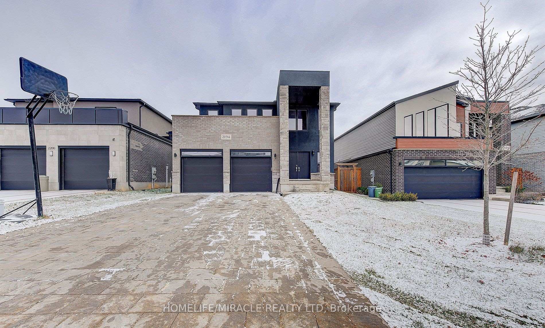 Photo 2 of 2194 Westpoint Heights, London, South V — HOMEH