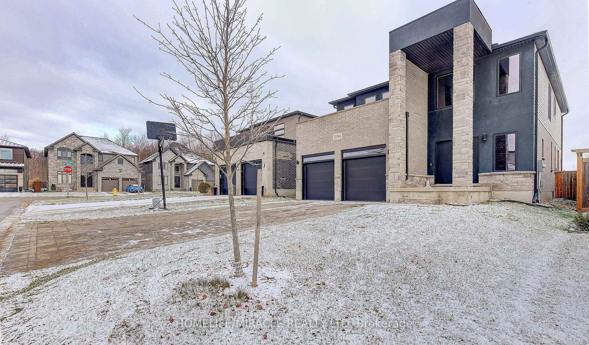 Photo 3 of 2194 Westpoint Heights, London, South V — HOMEH