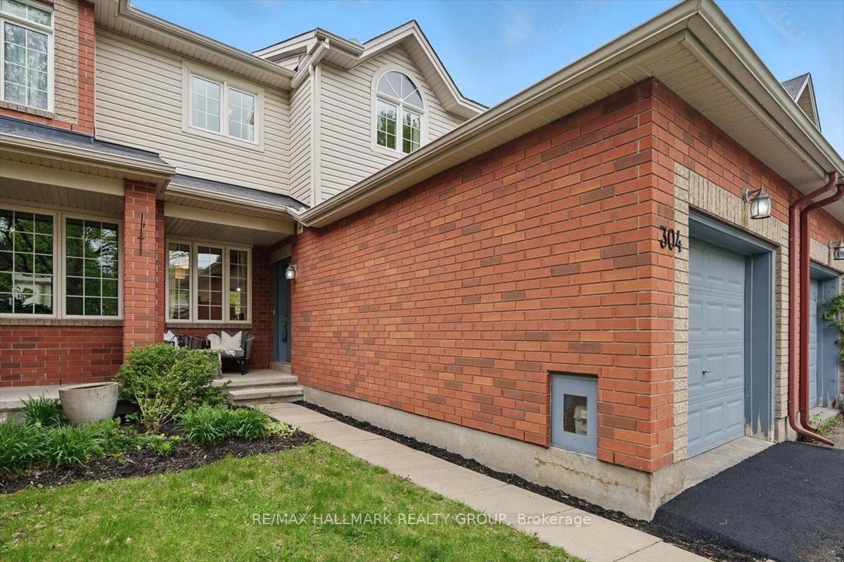 Front of 304 Applecross Crescent