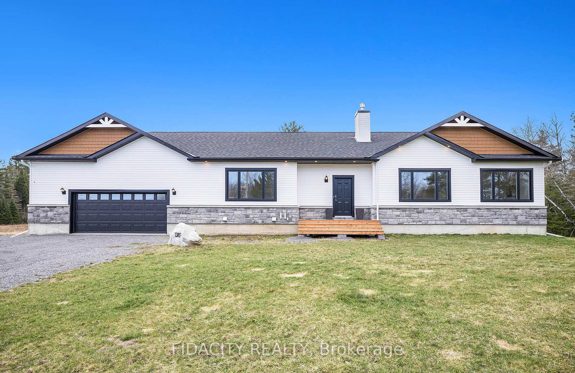 Photo 1 of 1385 Robertson Line Road, McNab/Braeside, Mcnab/Braeside Twps — HOMEH