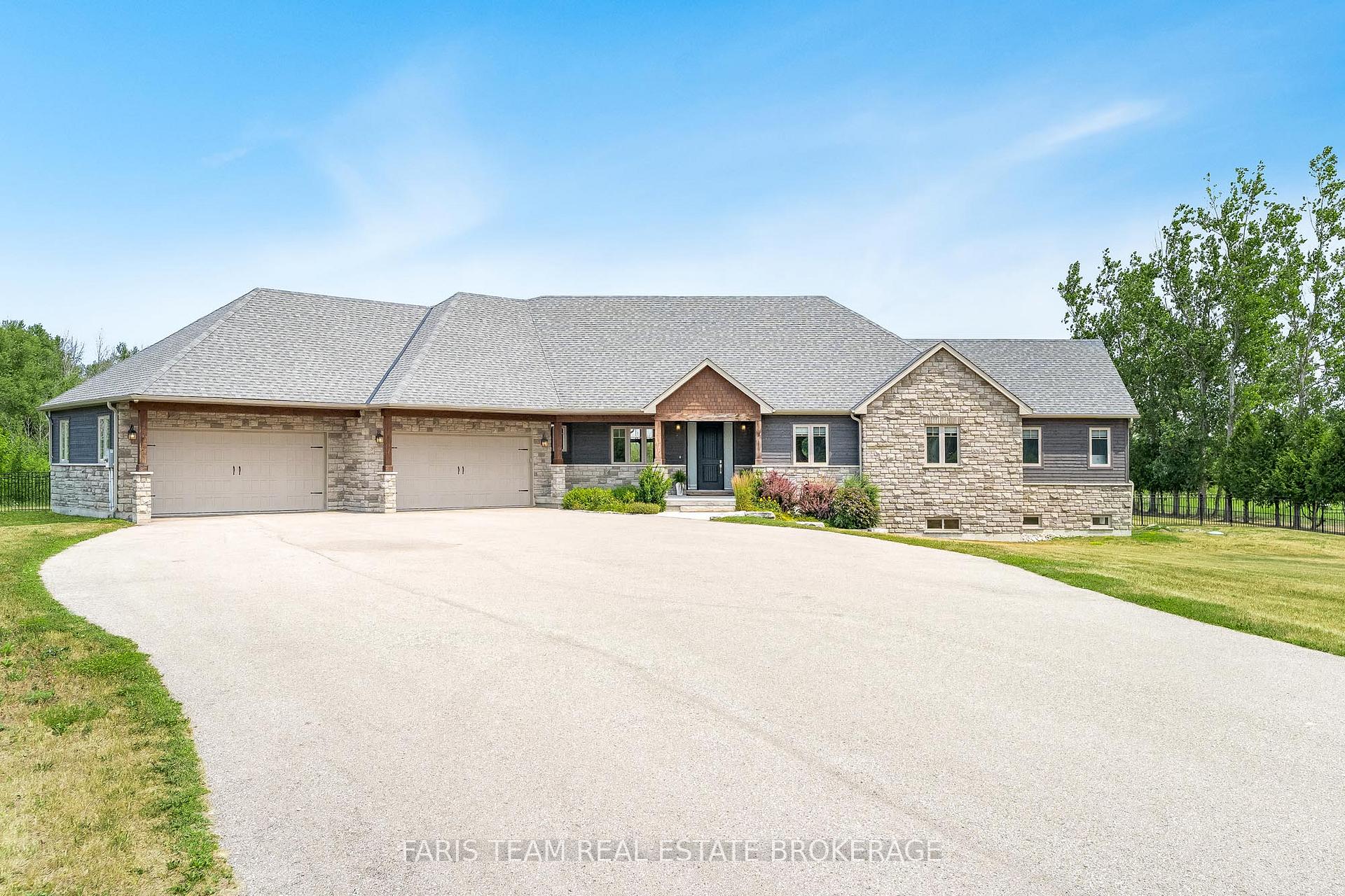 Photo 2 of 6185 10 Side Road, Innisfil, Cookstown — HOMEH