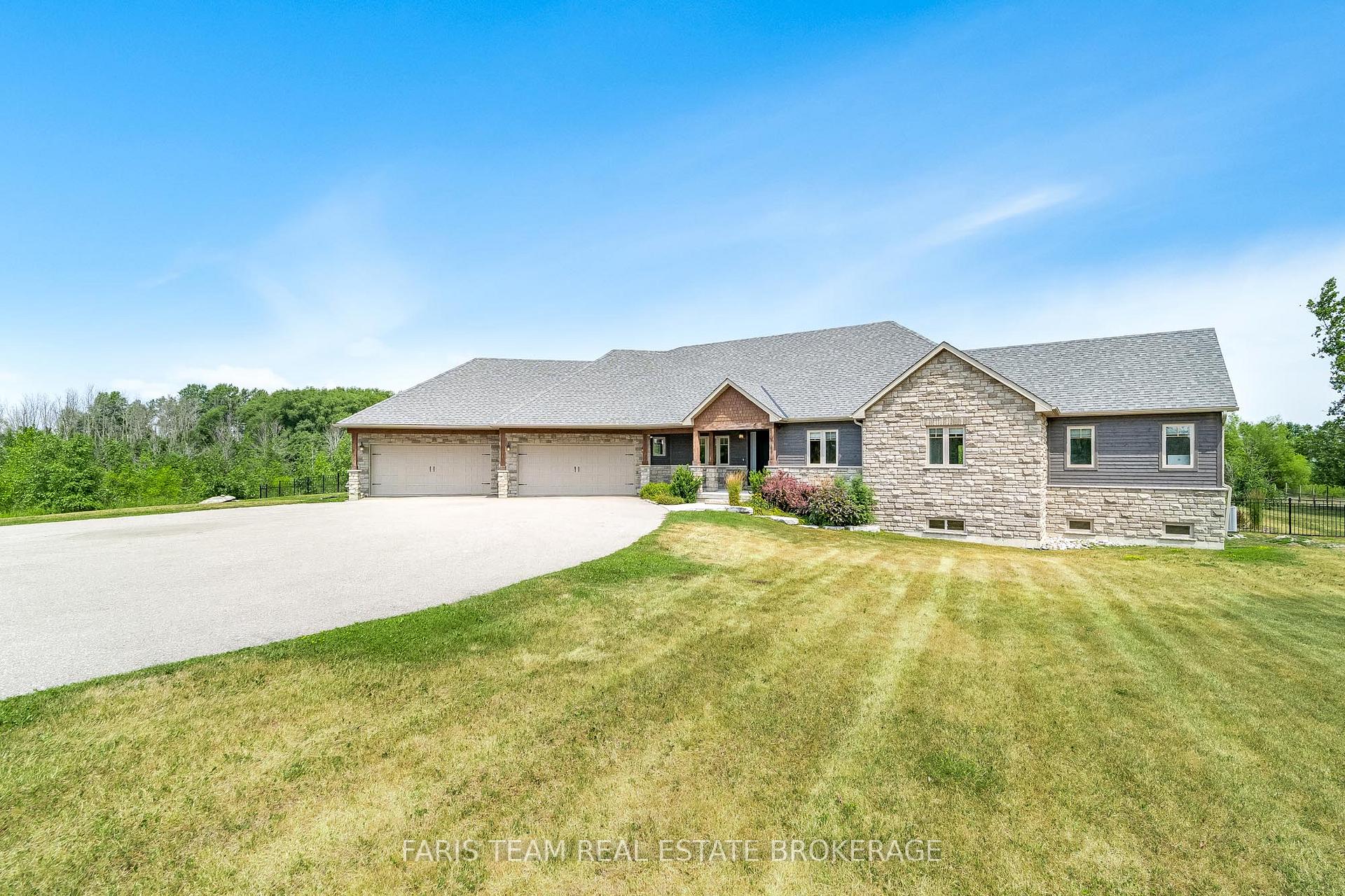 Photo 4 of 6185 10 Side Road, Innisfil, Cookstown — HOMEH