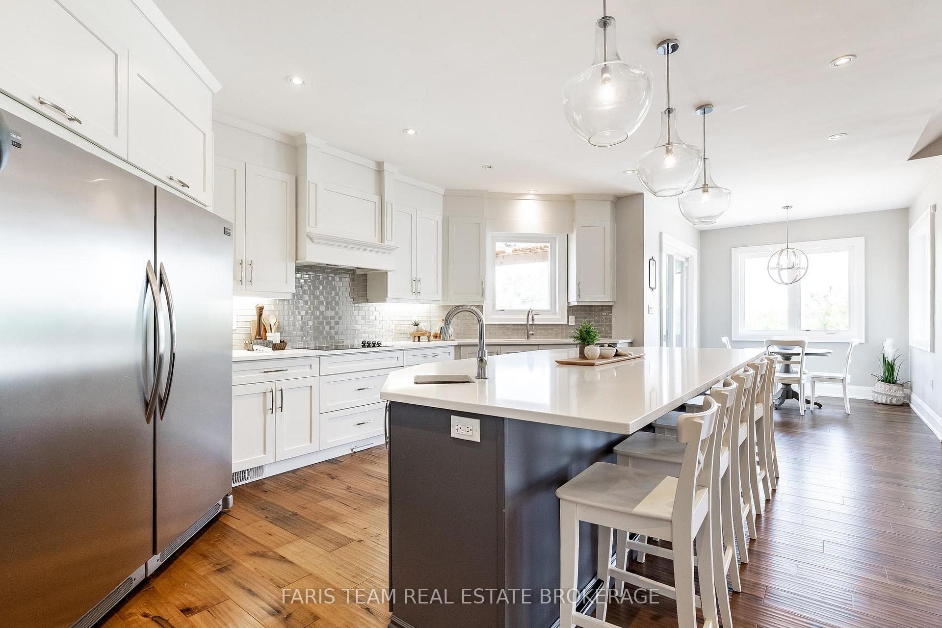 Photo 7 of 6185 10 Side Road, Innisfil, Cookstown — HOMEH