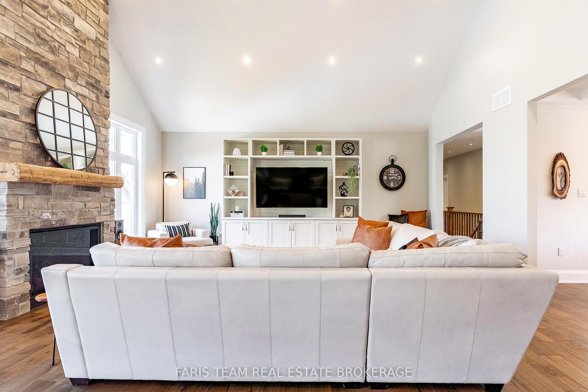 Photo 13 of 6185 10 Side Road, Innisfil, Cookstown — HOMEH