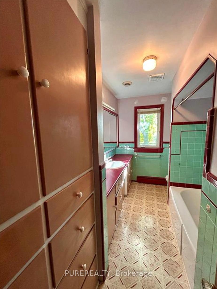 Photo 12 of 253 Limeridge Road W, Hamilton, Rolston — HOMEH
