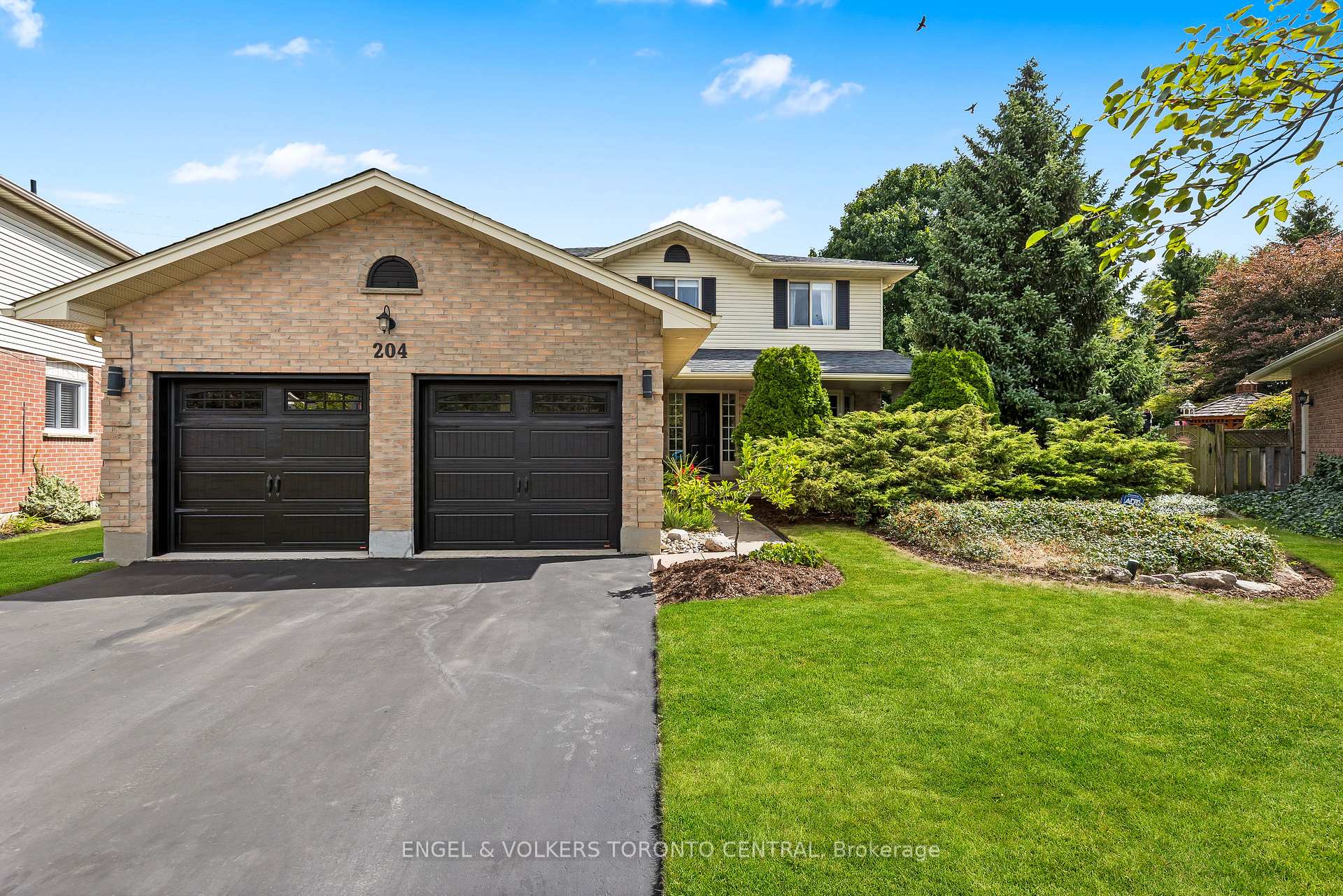Photo 2 of 204 Killarney Grove, London, North H — HOMEH