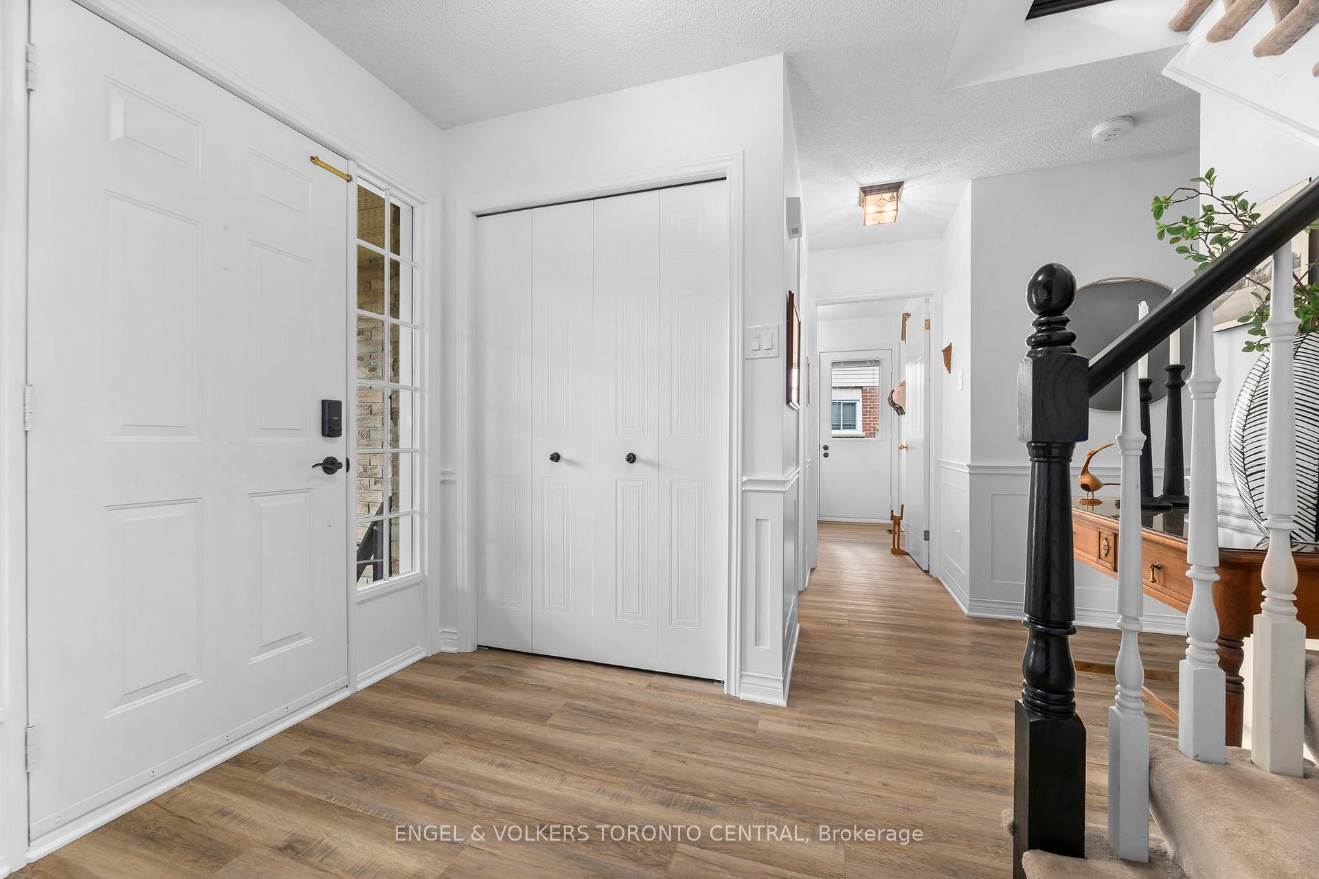 Photo 3 of 204 Killarney Grove, London, North H — HOMEH