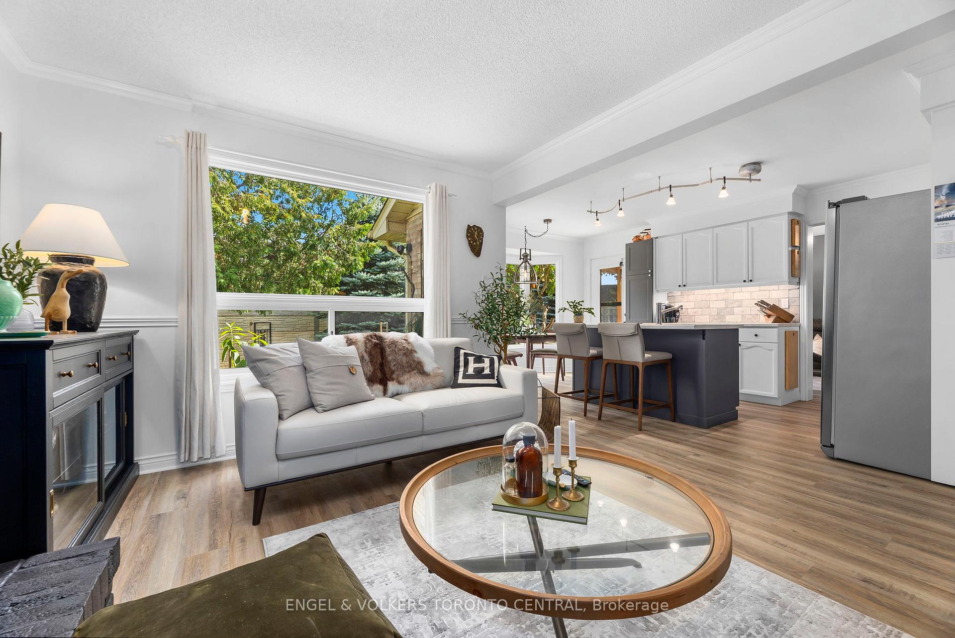 Photo 7 of 204 Killarney Grove, London, North H — HOMEH