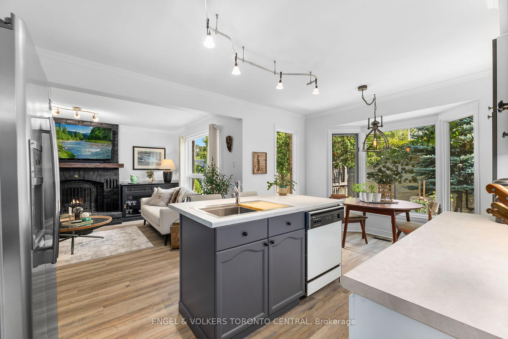 Photo 8 of 204 Killarney Grove, London, North H — HOMEH