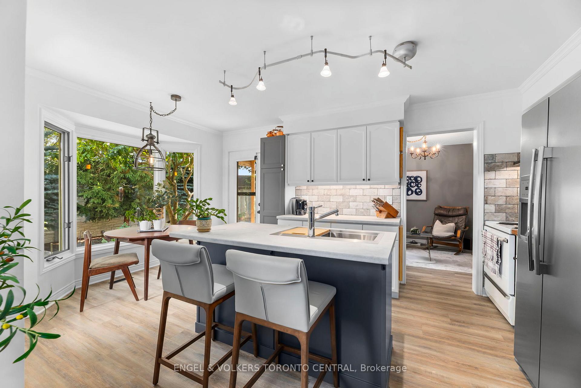 Photo 9 of 204 Killarney Grove, London, North H — HOMEH