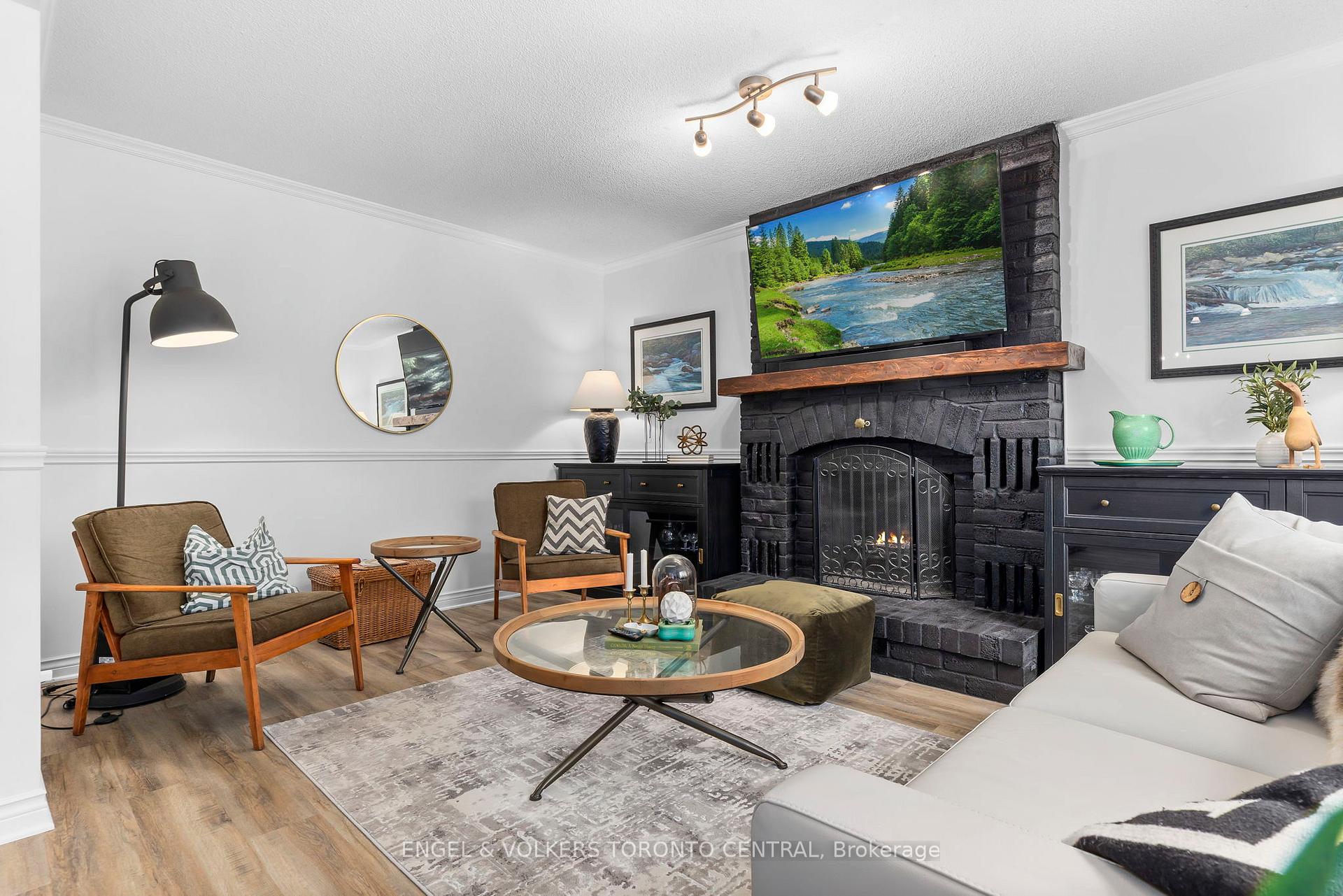 Photo 10 of 204 Killarney Grove, London, North H — HOMEH